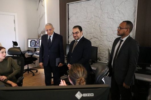 وزير الصحة يبحث تعزيز التعاون مع وفد عن المركز الأفريقي لمكافحة الأمراض والوقاية منها