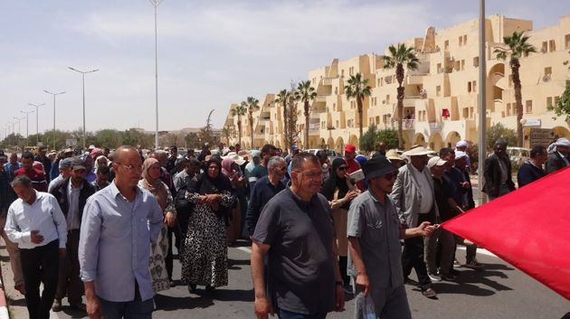 قبلي: وقفة احتجاجية لعدد من أعوان شركة البستنة 