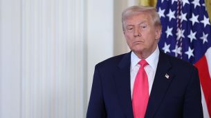 ترامب يعلّق هجوماً على إيران.. وأسعار النفط تتراجع
