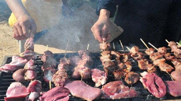 مختص في الأمراض الباطنية يدعو إلى الاعتدال في استهلاك اللحوم خلال عيد الأضحى