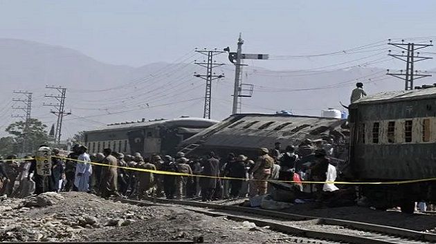قتلى  في تفجير استهدف قطارًا يقل جنودًا في باكستان