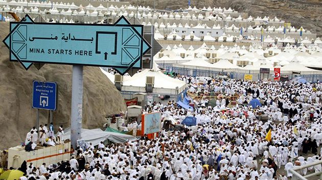 بدء مناسك الحج: ضيوف الرحمن يتدفقون إلى مشعر منى لقضاء يوم التروية