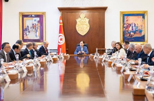 مجلس وزاري مضيّق حول نسق تنفيذ البرامج والمشاريع العمومية بكلّ القطاعات وبكافة جهات البلاد