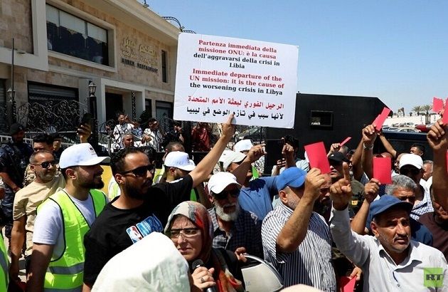 إغلاق مقر مفوضية اللاجئين في طرابلس خلال احتجاجات حاشدة ضد توطين المهاجرين