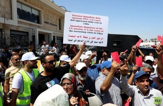 إغلاق مقر مفوضية اللاجئين في طرابلس خلال احتجاجات حاشدة ضد توطين المهاجرين