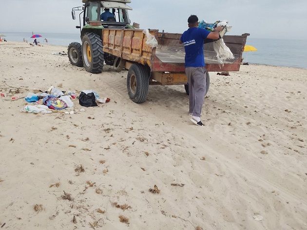 بلدية شط مريم تدعو إلى المحافظة على نظافة الشاطئ والتصرف المسؤول في إلقاء الفضلات 