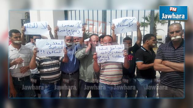 القيروان : عدد من سواق التاكسي يهددون بحرق أنفسهم