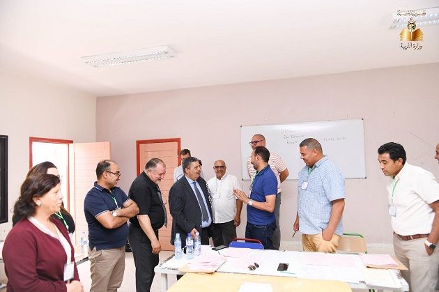 وزير التربية يتابع سير عملية إصلاح الاختبارات الكتابية لامتحان البكالوريا بمركز الإصلاح بأريانة (صور/فيديو)