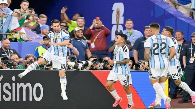 ميسي يكتب رقماً قياسياً جديداً ويقود منتخب التانغو للفوز على الجزائر