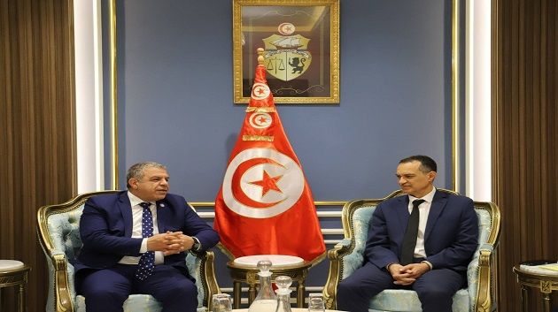 مكافحة الجراد الصحراوي.. محور لقاء وزير الفلاحة بممثل 'الفاو'