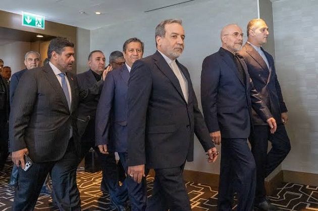 الوفد الإيراني يرفض المصافحة والتقاط الصورة الجماعية مع الوفد الأمريكي