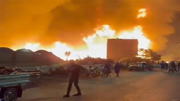 مصر: وفاة 3 أشخاص وإصابة 15 آخرين جراء حريق هائل داخل مخزن خشب
