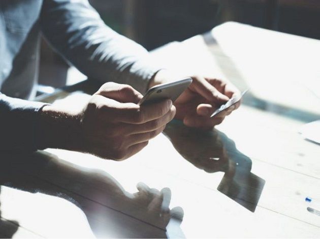 بمقابل مالي.. خدمة جديدة تجتاح أوساط الأطباء وتثير قلقهم