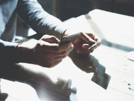 بمقابل مالي.. خدمة جديدة تجتاح أوساط الأطباء وتثير قلقهم