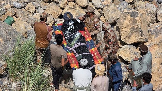 باكستان: 40 قتيلا جراء سقوط حافلة في منحدر 