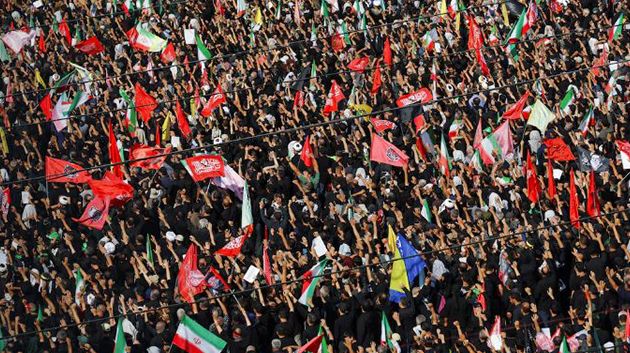 الإيرانيون يتوافدون على طهران لحضور مراسم جنازة خامنئي 
