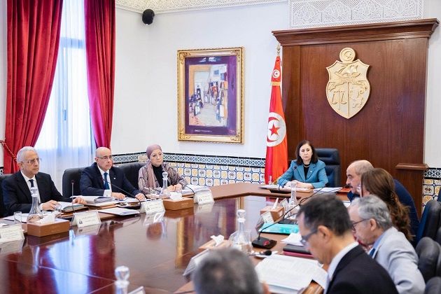 رئيسة الحكومة تؤكد ضرورة ترسيخ ثقافة العمل وتسريع إنجاز المشاريع 