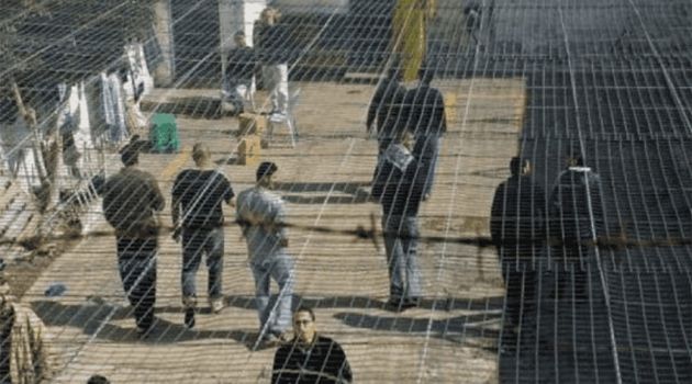 خطة اسرائيلية لحفر خنادق مائية مخصصة للتماسيح تحيط بمعتقلات الأسرى الفلسطينيين 