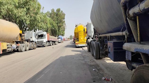 بئر مشارقة: احتجاجات وغلق لمداخل المنطقة الصناعية بسبب أزمة الماء والكهرباء