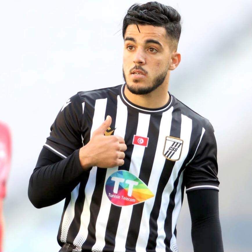 النجم الساحلي يتفق مع اللاعب عزمي غومة