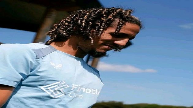 بيرلي ينهزم وديا أمام أياكس أمستردام الهولندي