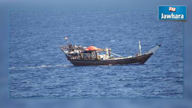 مجموعة ليبية تحتجز قارب صيد على متنه 5 بحارة قرب سواحل بن قردان