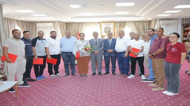  والي سوسة يكرّم أبناء حي بئر الشبّاك المساهمين في المبادرة الطوعية للنظافة