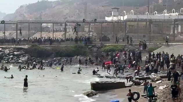 مهاجرون يعبرون من المغرب نحو إسبانيا: انتشال 9 جثث