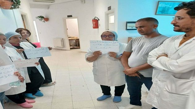 المنستير: وقفة احتجاجية للإطارات الطبية وشبه طبية بمستشفى فطومة بورقيبة