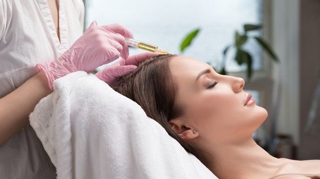 غلق محل حلاقة لروسية تقوم بحقن 'البوتوكس' و'الفيلر' 