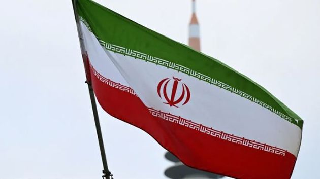 مسؤول إيراني يحذّر دولا خليجية تستقبل مقاتلات وناقلات وقود أمريكية