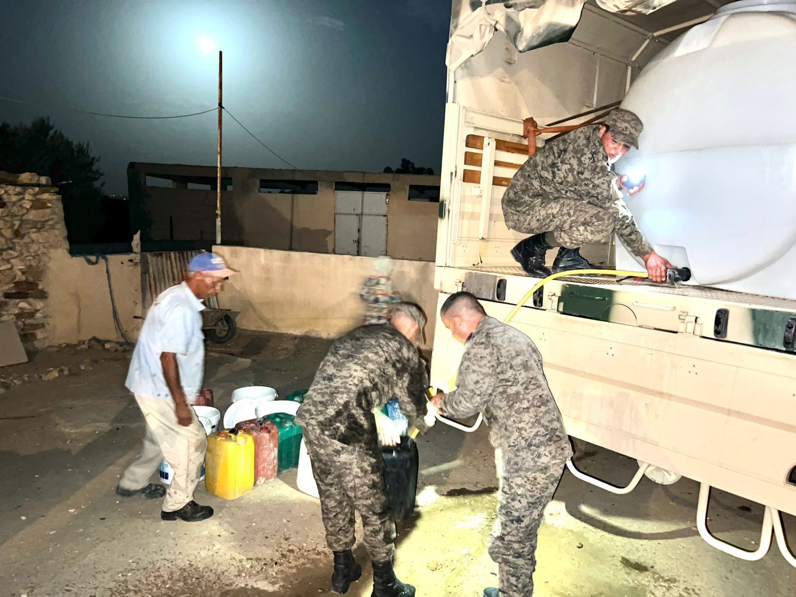 بتدخل من رئيس الجمهورية: توزيع مياه الشرب بواسطة الصهاريج في عدد من الجهات 