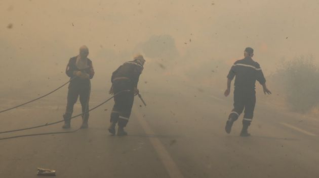 بينهم 21 من عائلة واحدة.. الحرائق تحصد أرواح 73 شخصا في الجزائر