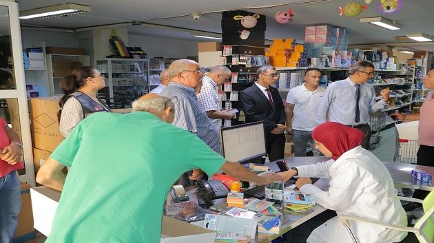 والي سوسة يعاين مدى توفر الكتب والمستلزمات المدرسية 