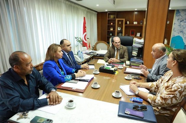 وزير التجهيز والإسكان يعقد جلسة عمل مع نائب رئيس الغرفة الوطنية للباعثين العقاريين