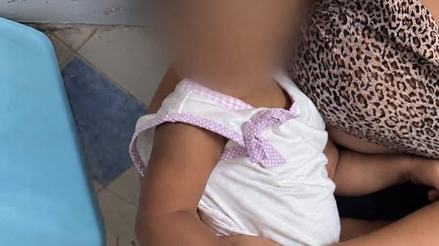 فنّانة تعثر على رضيعة تحبو في الطريق العام بالعوينة: التفاصيل (فيديو)