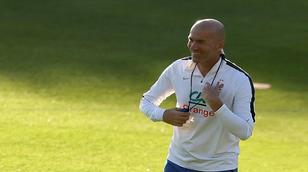 زين الدين زيدان يقود أوّل حصة تدريبية للمنتخب الفرنسي