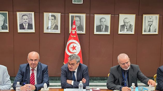 محافظ البنك المركزي يدعو إلى الانتقال من منطق الصمود إلى خلق الثروة