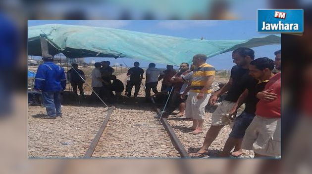 قابس: محتجون يغلقون الطريق الوطنية رقم 1 وقوات الأمن تتدخل