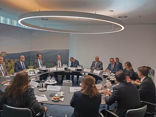 وفد تونسي رفيع المستوى يلتقي في ميونيخ بالمسؤول عن الشؤون الأوروبية والعلاقات الدولية 