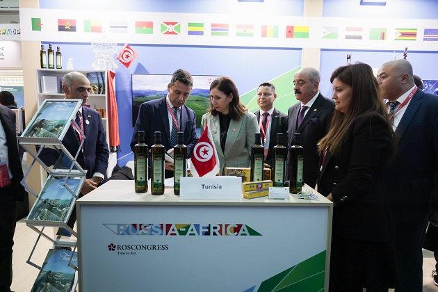رئيسة الحكومة تزور جناح تونس في معرض موسكو