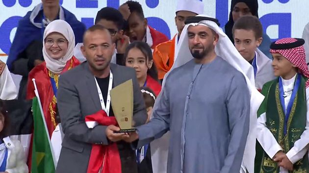 مدرسة سيدي عامر تفوز بجائزة في مسابقة تحدي القراءة العربي (فيديو)