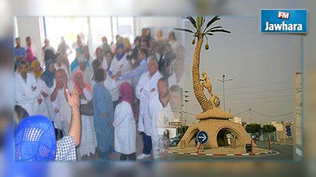 قبلي : عدد من الأهالي ينفذون وقفة احتجاجية بالمستشفى الجهوي