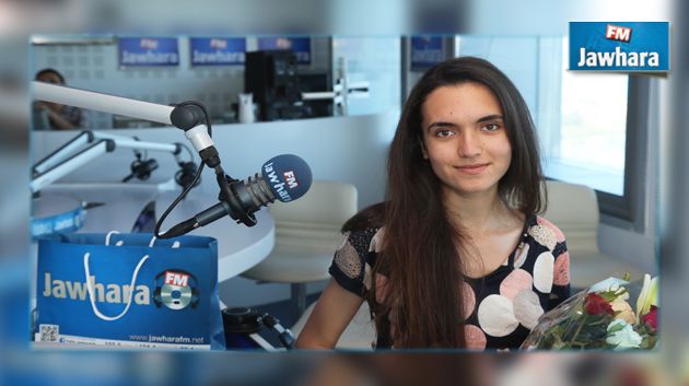 نسرين زروقي المتفوقة على كافة الشعب على مستوى الجمهورية في الباكالوريا ضيفة جوهرة أف أم