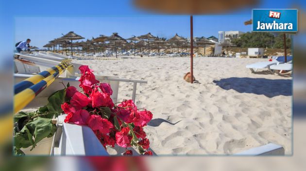 سياح ناجون يعودون لموقع هجوم سوسة لتأبين ضحاياهم (صور)