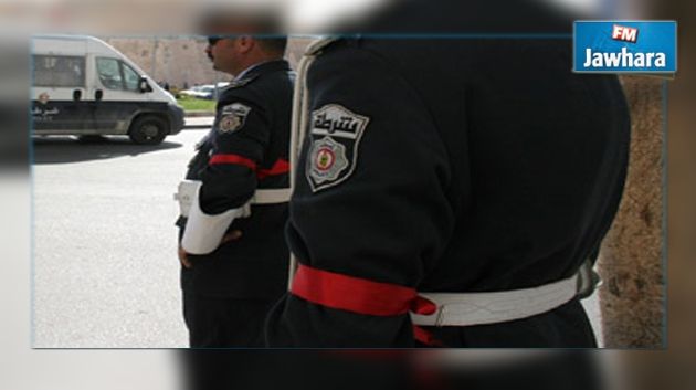 الأمنيون يحملون الشارة الحمراء احتجاجا على عدم الاستجابة لمطالبهم