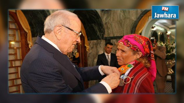قائد السبسي يكرم ثلة من السيدات الرائدات