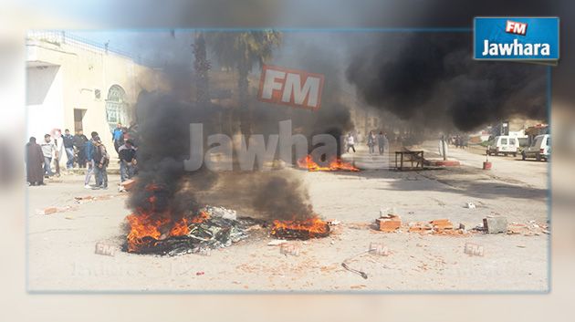 بين دوز والفوار : غلق الطريق الرابطة احتجاجا على مصب لمياه التطهير