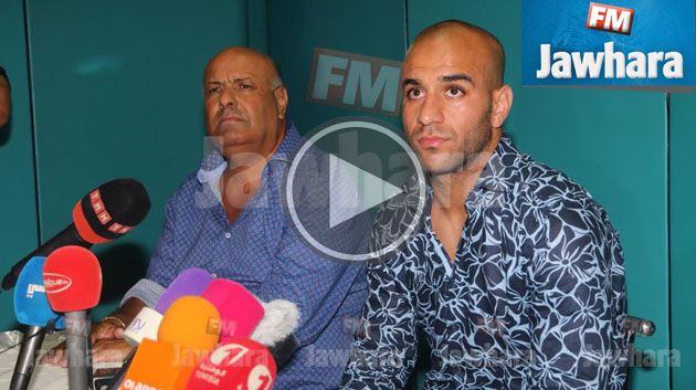 ندوة صحفية للمدافع الجديد لفالنسيا أيمن عبد النور بمطار تونس قرطاج (فيديو)
