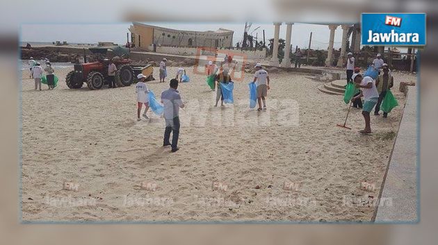 البنك القطري لتونس يطلق حملة تنظيف بشواطئ الحمامات وسوسة